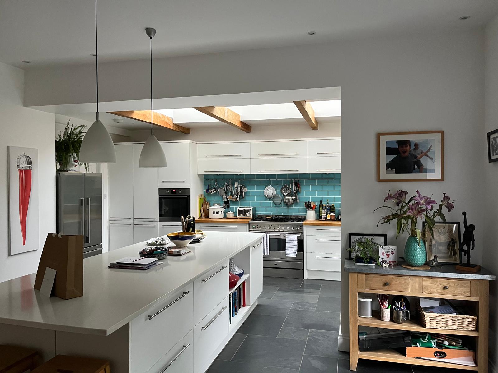 Kitchen & Lounge - Image 2